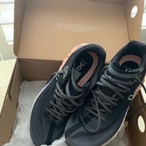 OC women’s 9.5 Cloudflow